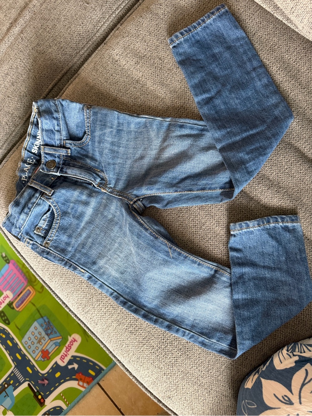 Place Skinny Jeans in Light Blue Denim
